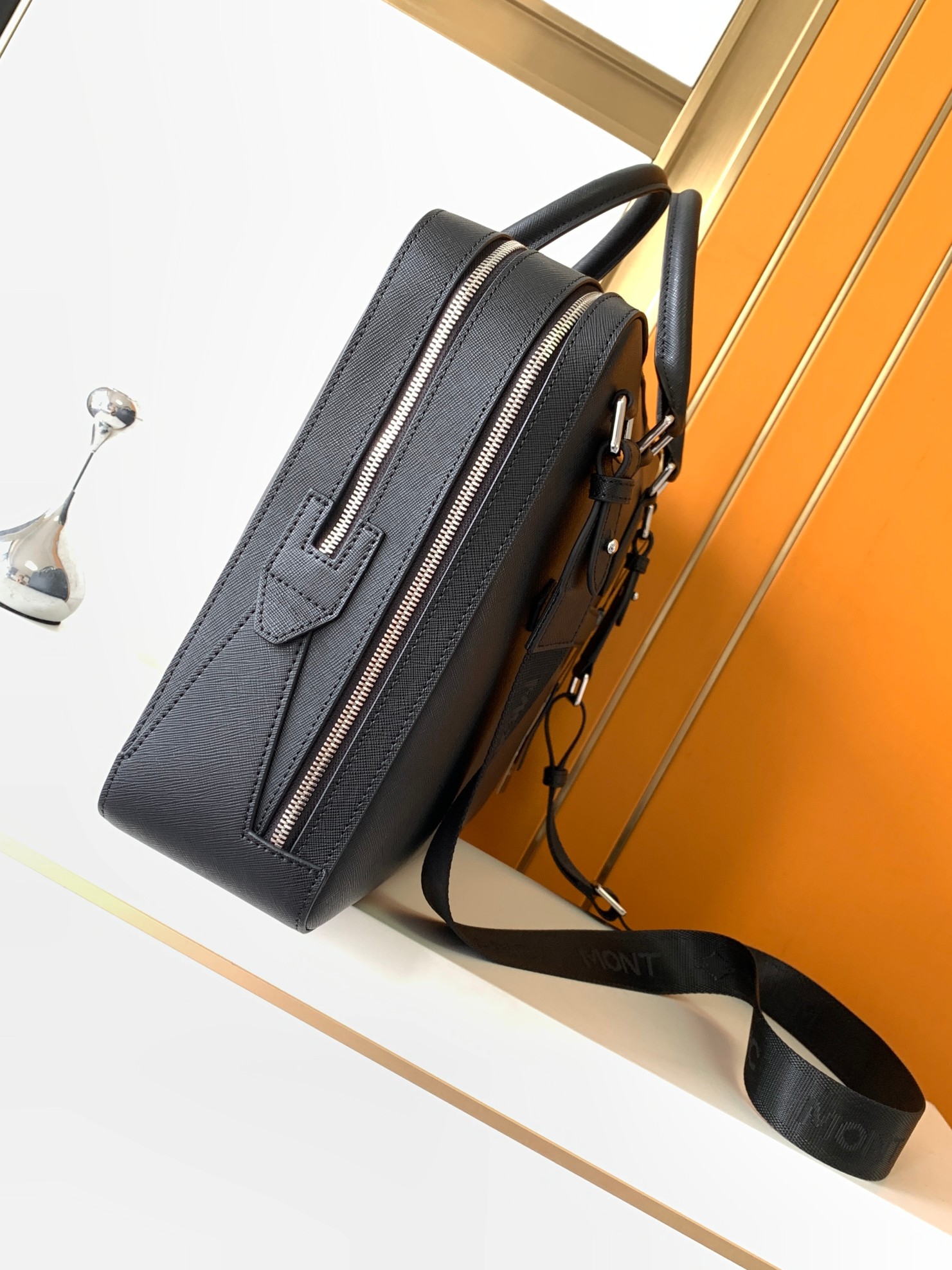 Luxury Men's Top-Handle Bags P - Leather Work Bag recension och pris